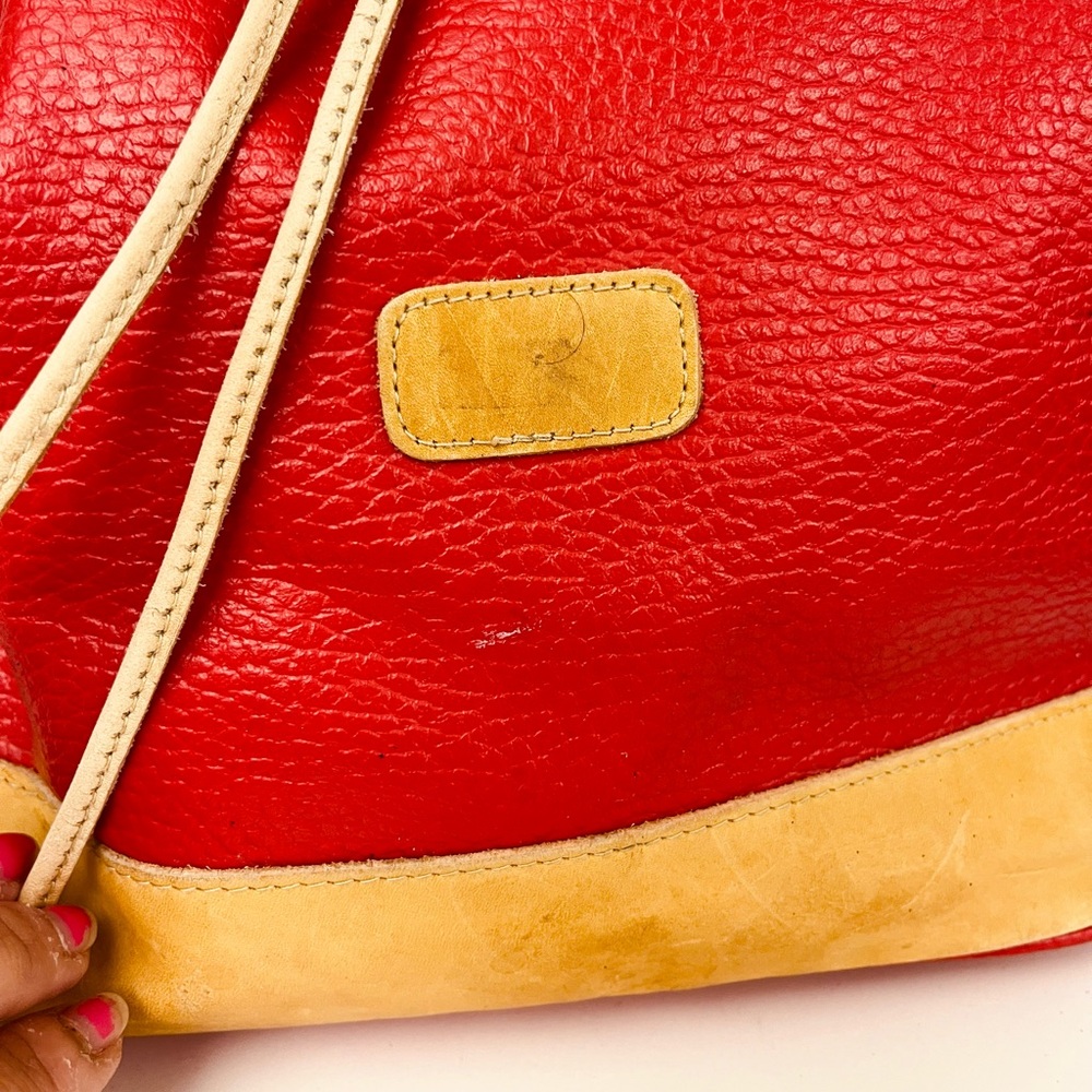 ❌SOLD❌ Vintage Red Textured Faux Leather Drawstring Bucket Bag - Picture 4 of 10